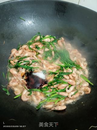 春韭炒河虾的做法步骤：7