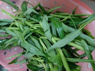 清炒博白空心菜的做法步骤：1
