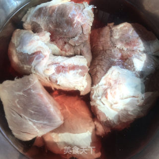香辣粉蒸牛肉的做法步骤：1