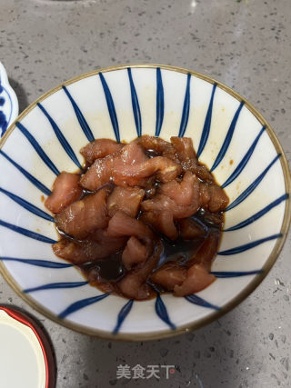 彩椒炒肉的做法步骤：1