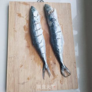 家常烧鲅鱼的做法步骤：1