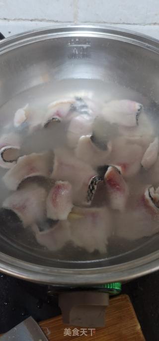 黑鱼片扒酸菜的做法步骤：11