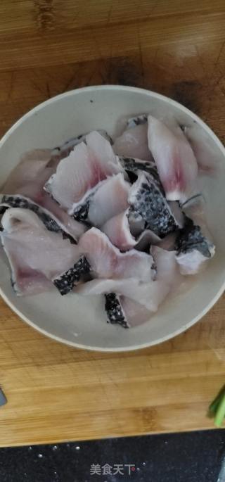 黑鱼片扒酸菜的做法步骤：5