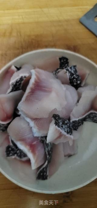 黑鱼片扒酸菜的做法步骤：3