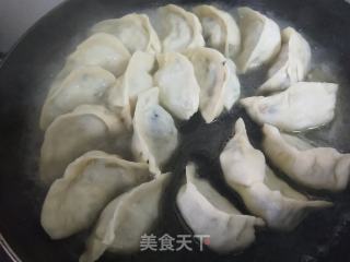 水煎饺的做法步骤：6