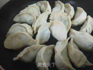 水煎饺的做法步骤：5
