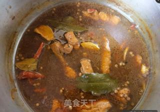 孜然麻辣手抓大排的做法步骤：1