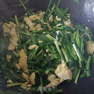 鸡蛋炒韭菜的做法步骤：4