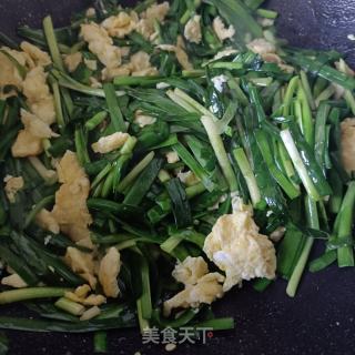 鸡蛋炒韭菜的做法步骤：3