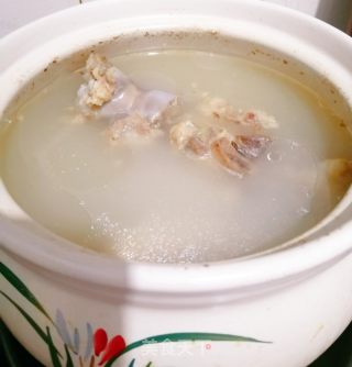 大虾裙带菜豆腐汤的做法步骤：1