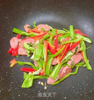 海鲜菇炒蛋的做法步骤：5