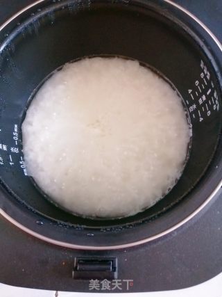 骨汤海鲜粥的做法步骤：2