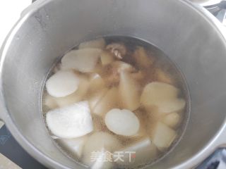 清炖萝卜排骨汤的做法步骤：4