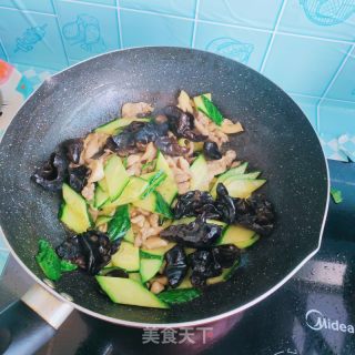 鸡肉黄瓜片的做法步骤：8