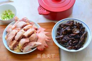 小鸡炖蘑菇的做法步骤：1