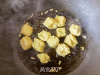 荠菜烩豆腐泡的做法步骤：7
