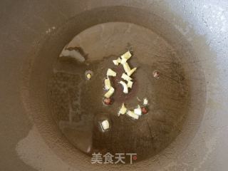荠菜烩豆腐泡的做法步骤：5