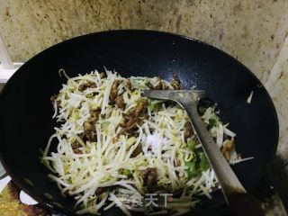 绿豆芽炒肉丝的做法步骤：9