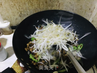 绿豆芽炒肉丝的做法步骤：7