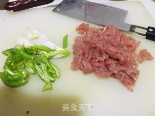 绿豆芽炒肉丝的做法步骤：1