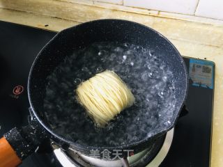 鸡汤竹升面的做法步骤：3