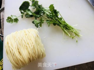 鸡汤竹升面的做法步骤：1