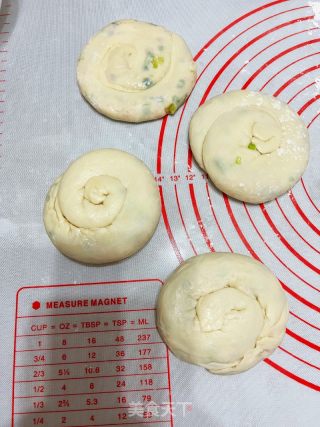 烫面葱油饼的做法步骤：10
