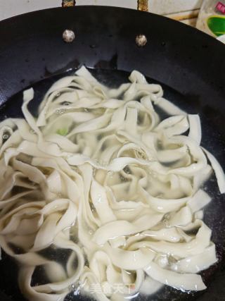 香辣刀削面的做法步骤：1