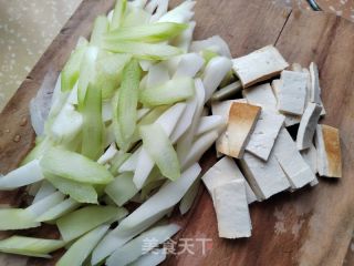 芥菜心炒肉片的做法步骤：2