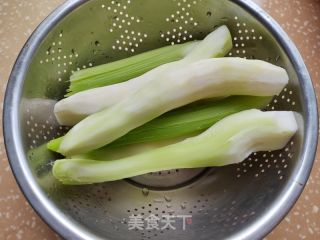 芥菜心炒肉片的做法步骤：1