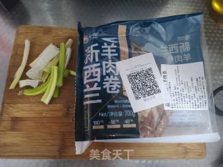 羊肉汆面的做法步骤：1