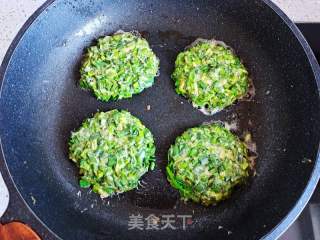 韭菜鸡蛋饼的做法步骤：7