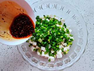 小葱拌豆腐的做法步骤：8