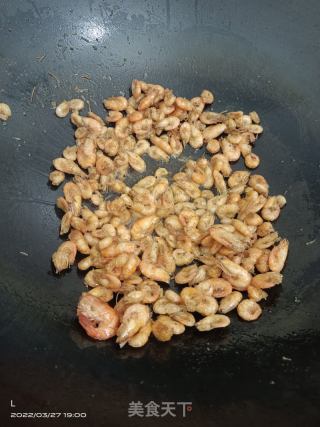 韭菜炒河虾的做法步骤：5
