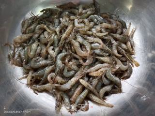 韭菜炒河虾的做法步骤：1