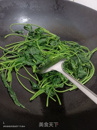 清炒番薯叶的做法步骤：3