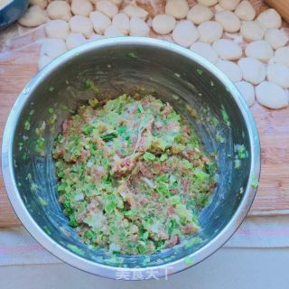 猪肉芹菜水饺的做法步骤：7