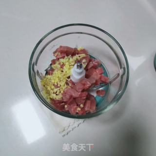 猪肉芹菜水饺的做法步骤：1