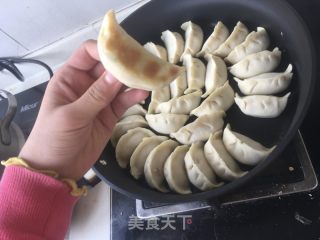 水煎饺的做法步骤：6
