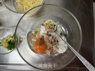 土豆肉肉饼的做法步骤：3