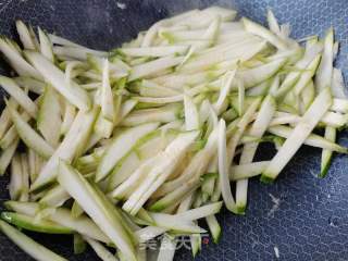 西葫芦炒木耳鸡蛋的做法步骤：7