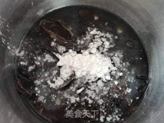 西葫芦炒木耳鸡蛋的做法步骤：3