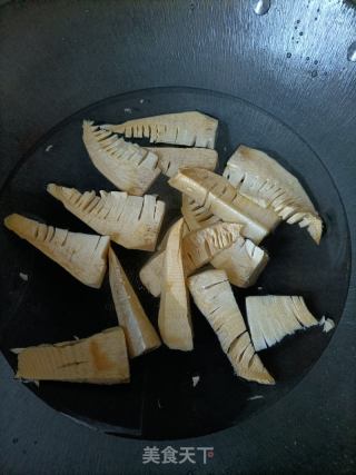 油焖春笋的做法步骤：2