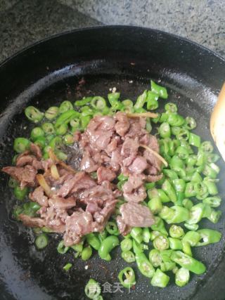 杭椒炒牛肉的做法步骤：5