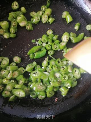 杭椒炒牛肉的做法步骤：4
