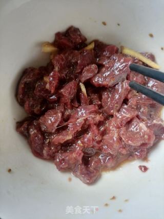 杭椒炒牛肉的做法步骤：1
