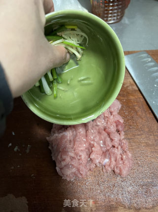 鲜肉小馄饨的做法步骤：3