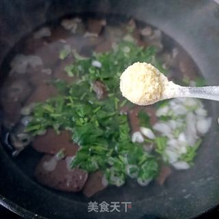 海参猪血香菜汤的做法步骤：12