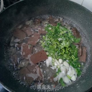 海参猪血香菜汤的做法步骤：11