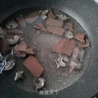 海参猪血香菜汤的做法步骤：9